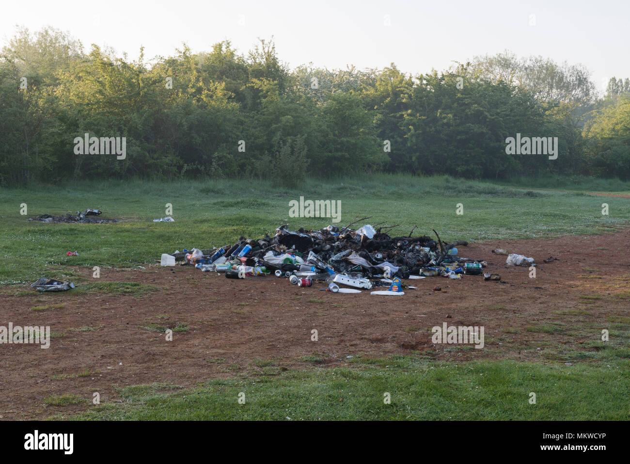 Rubbish and litter left behind after a May Day Bank Holiday at Blue Lagoon Nature Reserve, Bletchley, Bucks. Image taken on 8th May 2018 Stock Photo