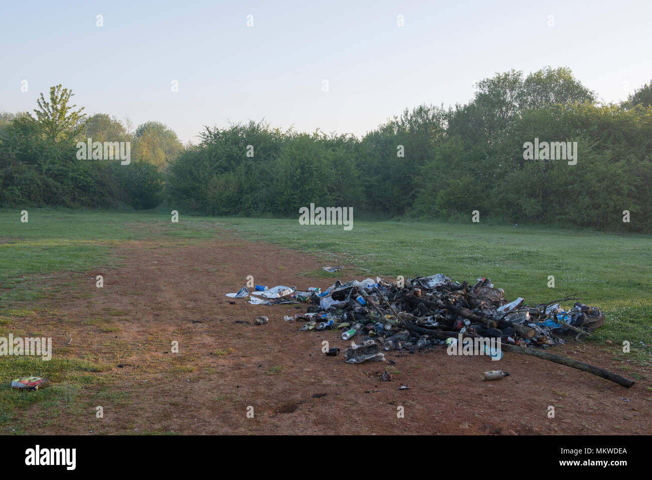 Rubbish and litter left behind after a May Day Bank Holiday at Blue Lagoon Nature Reserve, Bletchley, Bucks. Image taken on 8th May 2018 Stock Photo