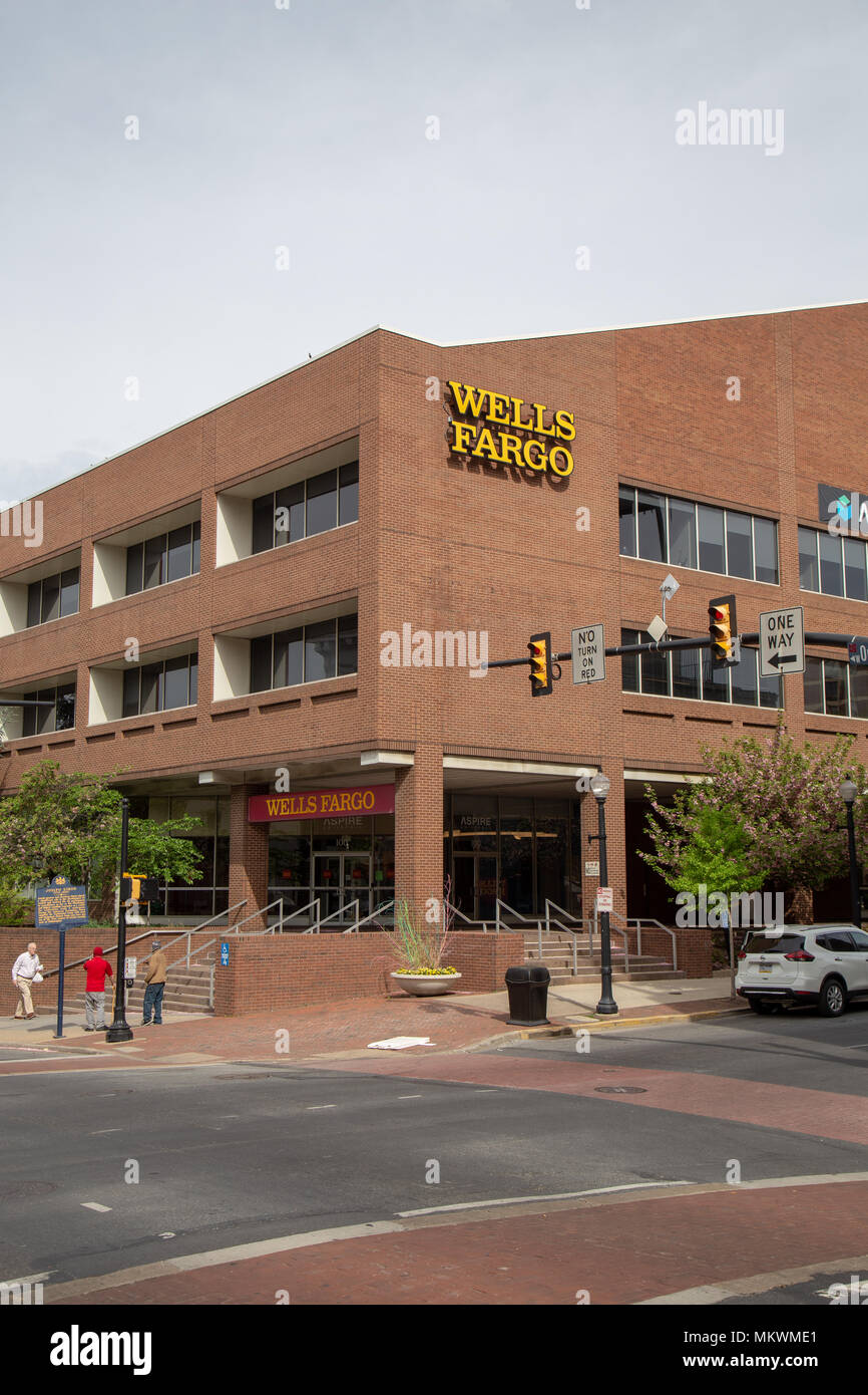 Wells fargo bank corporate hires stock photography and images Alamy