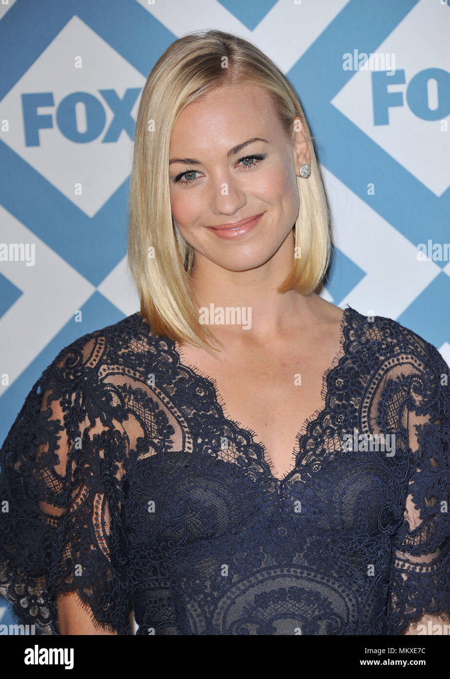 Yvonne strahovski hi-res stock photography and images - Alamy