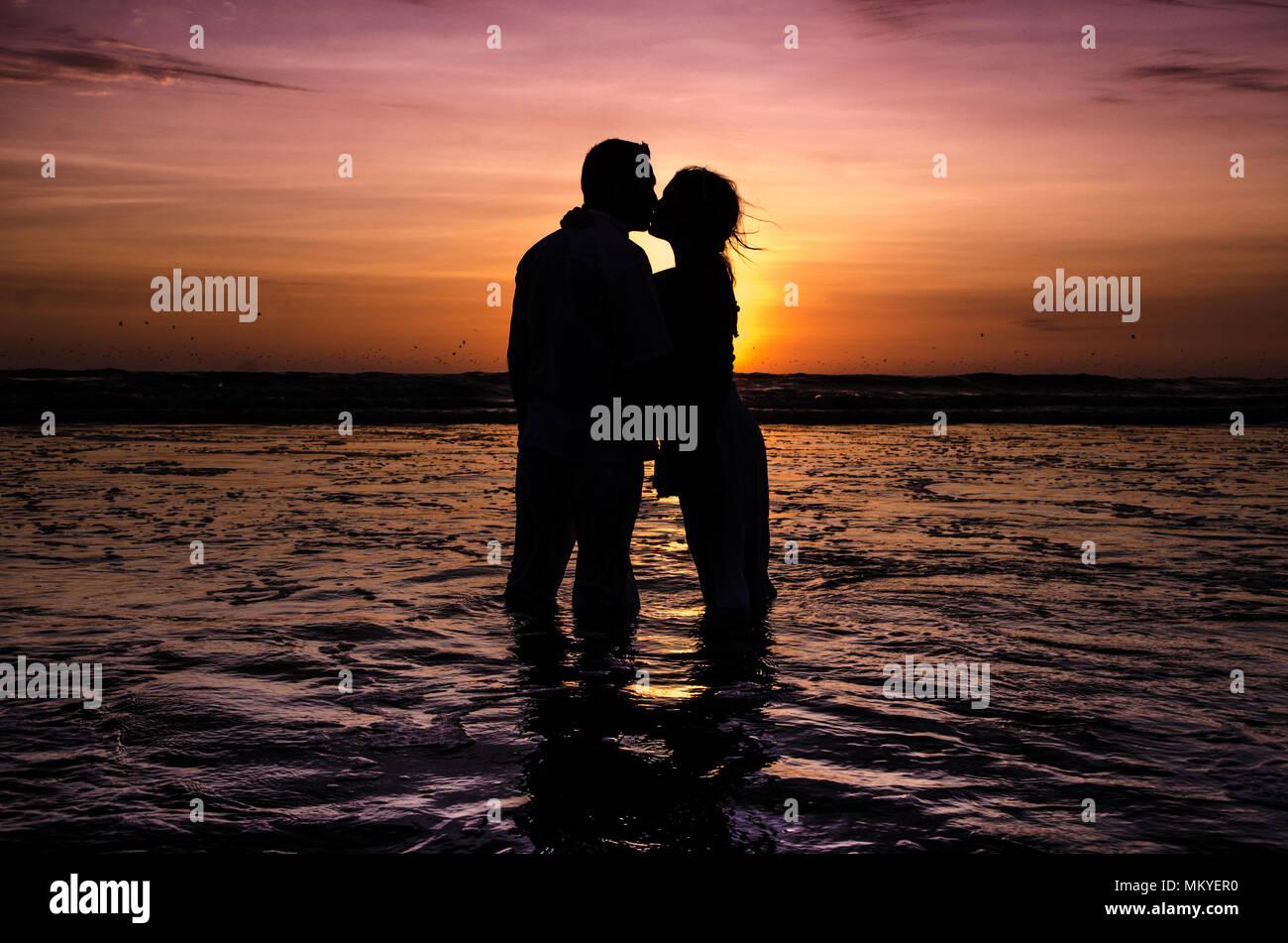 Hug silhouette hi-res stock photography and images - Alamy
