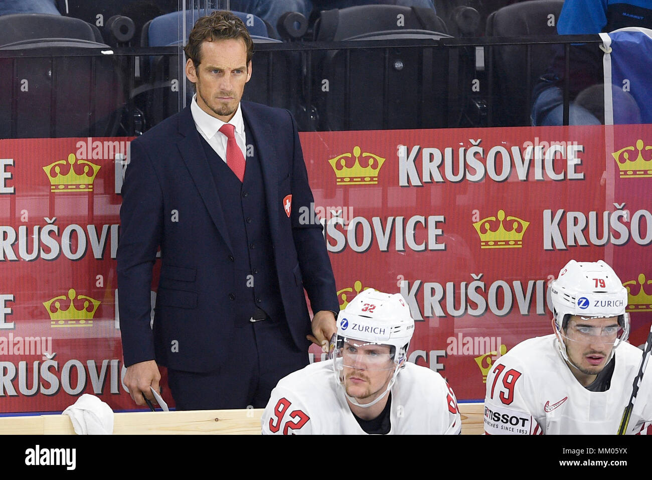 Kodan, Denmark. 08th May, 2018. L-R Head Coach PATRICK FISCHER, players GAETAN HAAS and DAMIEN RIAT (all SUI) are seen during the Ice Hockey World Championships match Czech Republic vs. Switzerland in Copenhagen, Denmark, May 8, 2018. Credit: Ondrej Deml/CTK Photo/Alamy Live News Stock Photo