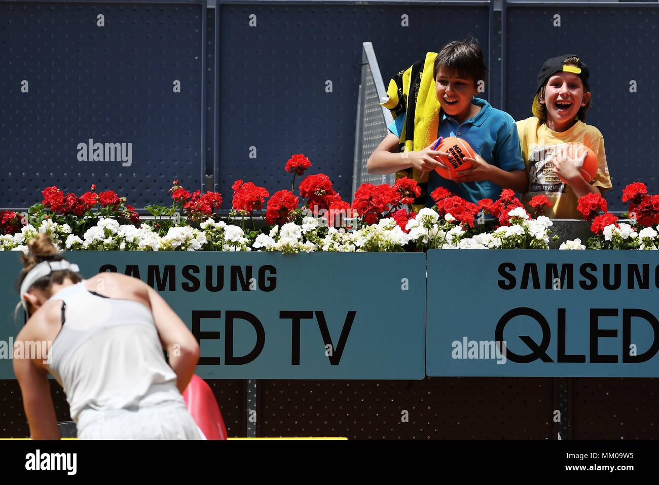 Madrid, Spain. 9th May, 2018. Two kids get the towel of Simona Halep of  Romania after the women's individuals round 16 match against Kristyna  Pliskova of the Czech Republic at the Madrid