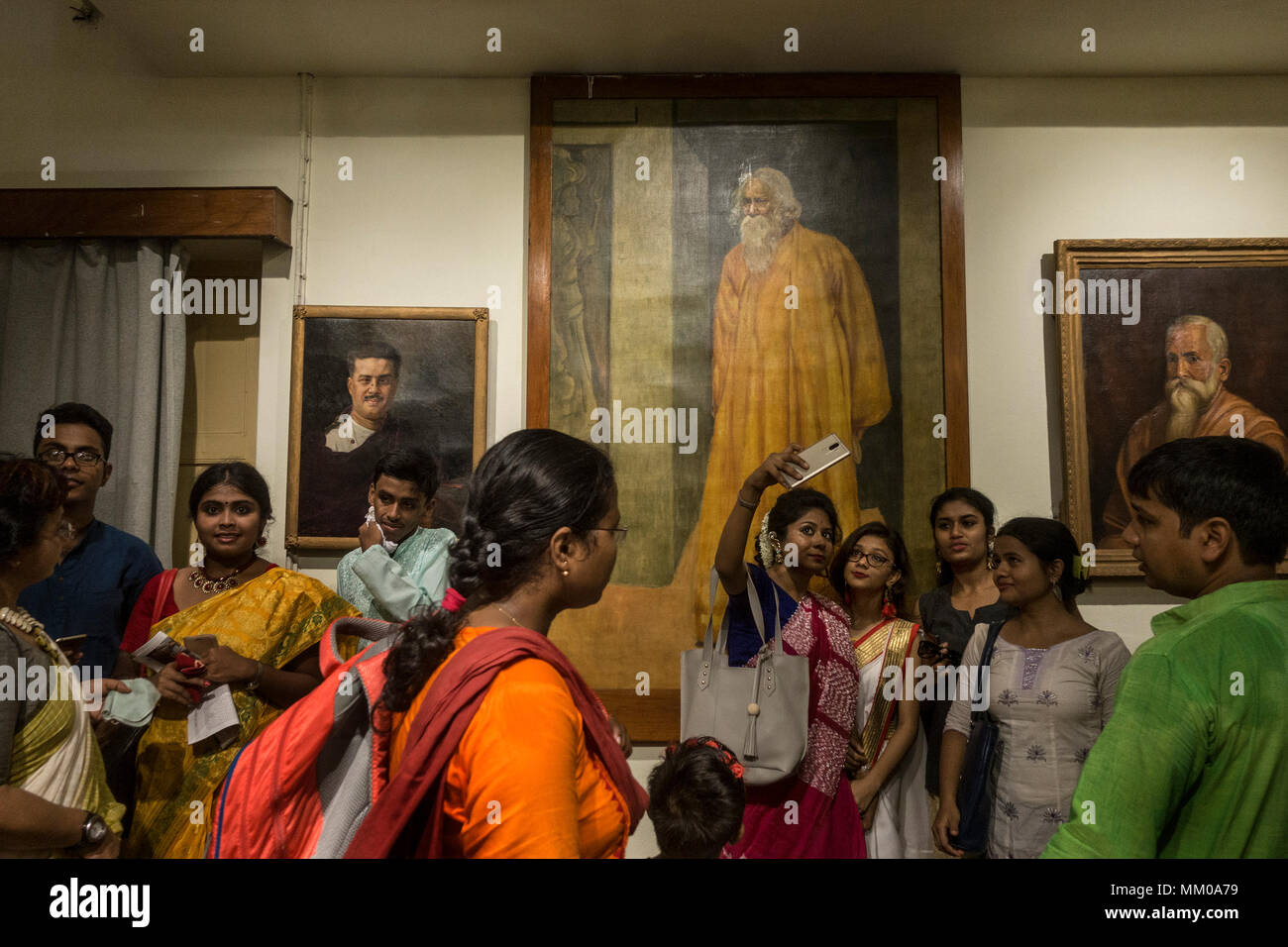 Kolkata. 9th May, 2018. Indian people visit the museum at Nobel laureate poet Rabindranath Tagore's house during the celebration of his 157th birth anniversary in Kolkata, India on May 9, 2018. Tagore was the first Asian to win Nobel Prize for his collection of poems 'Geetanjali' in 1913. Credit: Tumpa Mondal/Xinhua/Alamy Live News Stock Photo