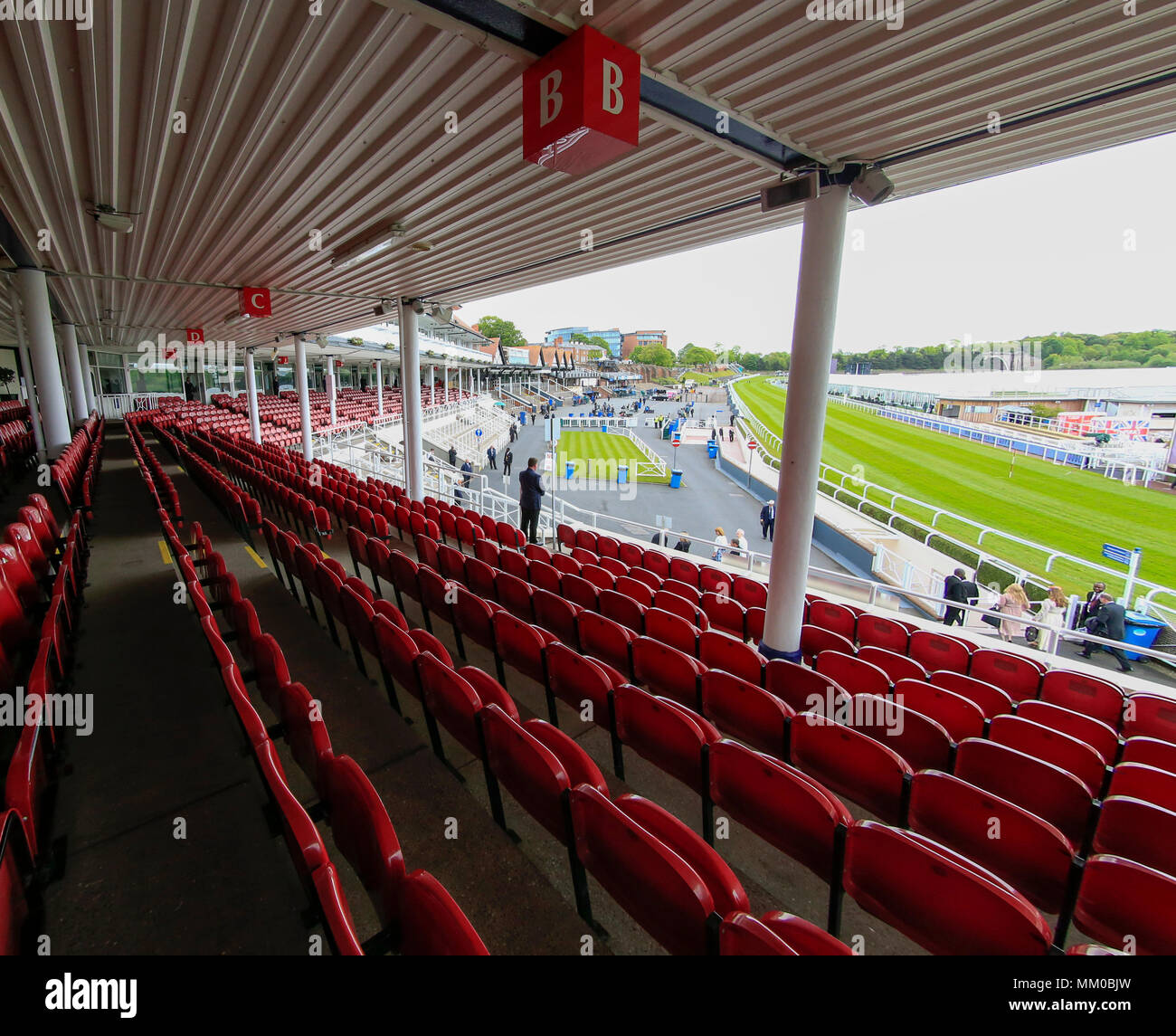 Grandstands at chester racecourse hi-res stock photography and images ...