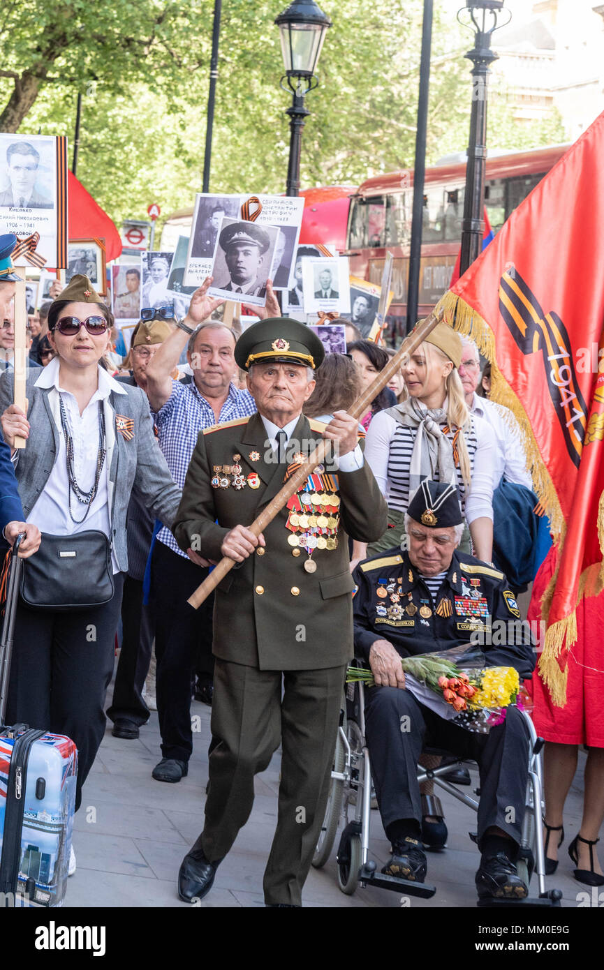 London 9th May 2018 A participant in the 'Immortal Regiment' march in London commemorating the Russian fallen of the second world ward.  Credit Ian Davidson/Alamy Live News Stock Photo