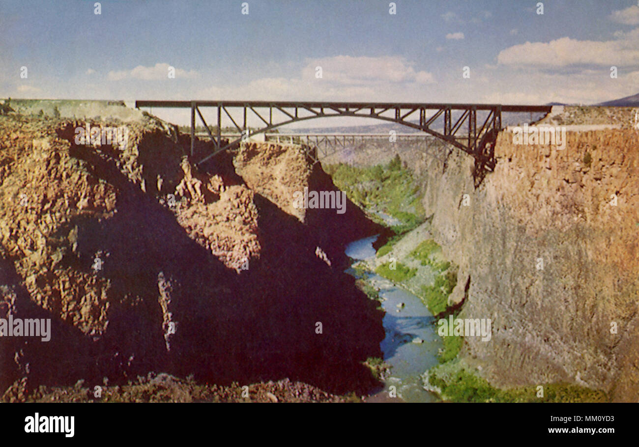 Two Bridges over Crooked River Canyon. Bend. 1960 Stock Photo