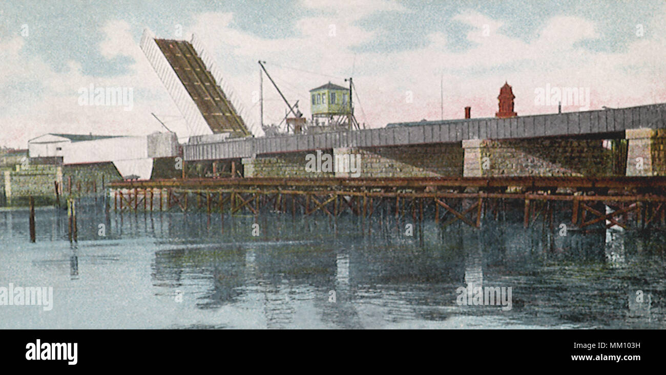 New Roller Lift Bridge at Station. Bridgeport. 1910 Stock Photo
