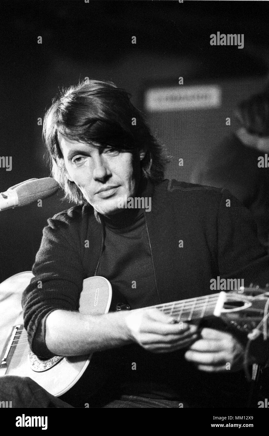 the poet and singer-songwriter Fabrizio De Andrè in concert, Milan (Italy), 1976 Stock Photo