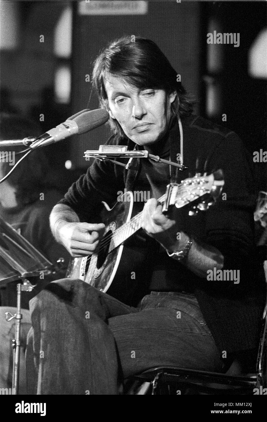 the poet and singer-songwriter Fabrizio De Andrè in concert, Milan (Italy), 1976 Stock Photo