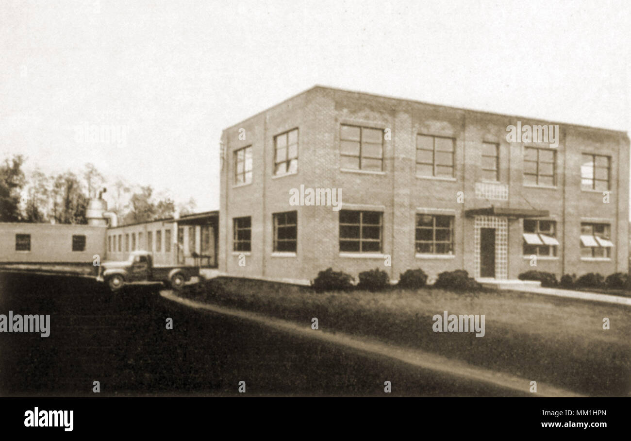 Outdoor Sports Manufacturing Company. Bristol. 1950 Stock Photo Alamy