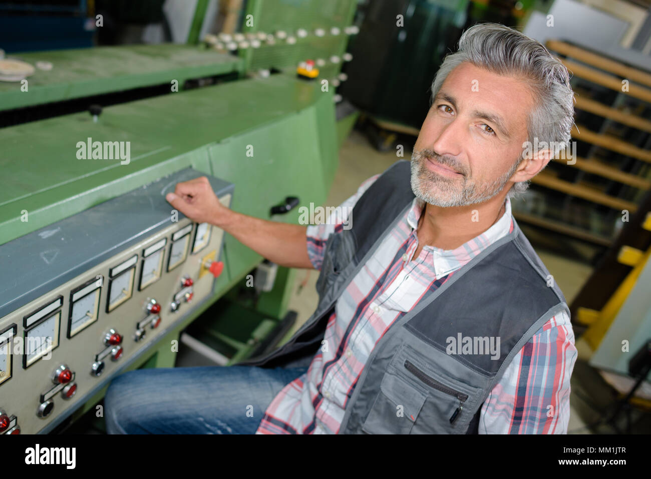 Assembly Supervisor Metal assembly supervisor hi-res stock photography and images - Alamy