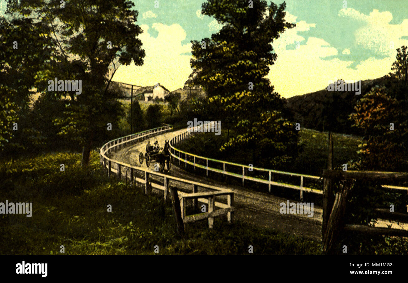 Macadam Road on Shaner Hill. Leechburg. 1910 Stock Photo