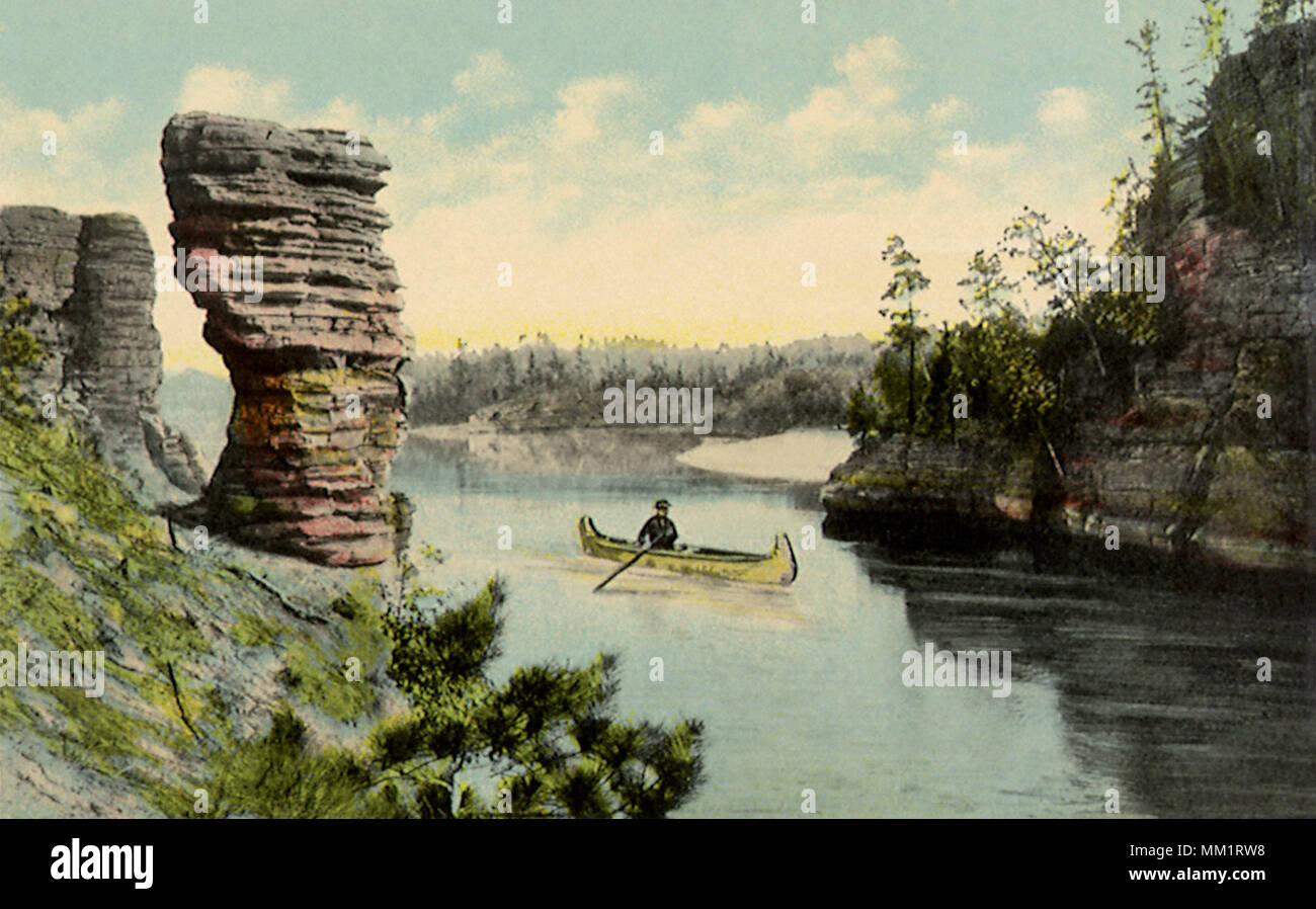 Chimney and Romance Cliff. Wisconsin Dells. 1910 Stock Photo