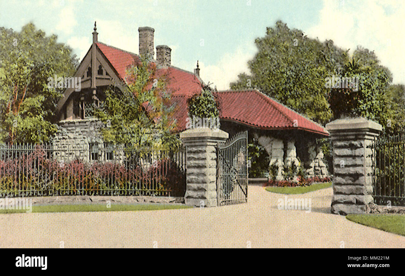 Entrance to John D. Rockefeller House. Cleveland. 1915 Stock Photo Alamy