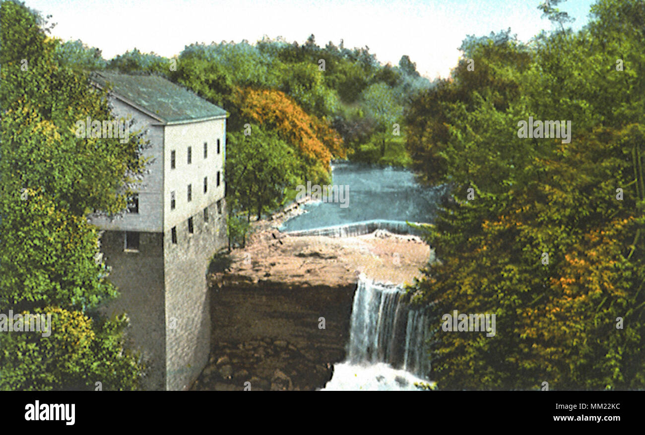 Old Mill and Falls in Mill Creek Park. Youngstown. 1935 Stock Photo Alamy