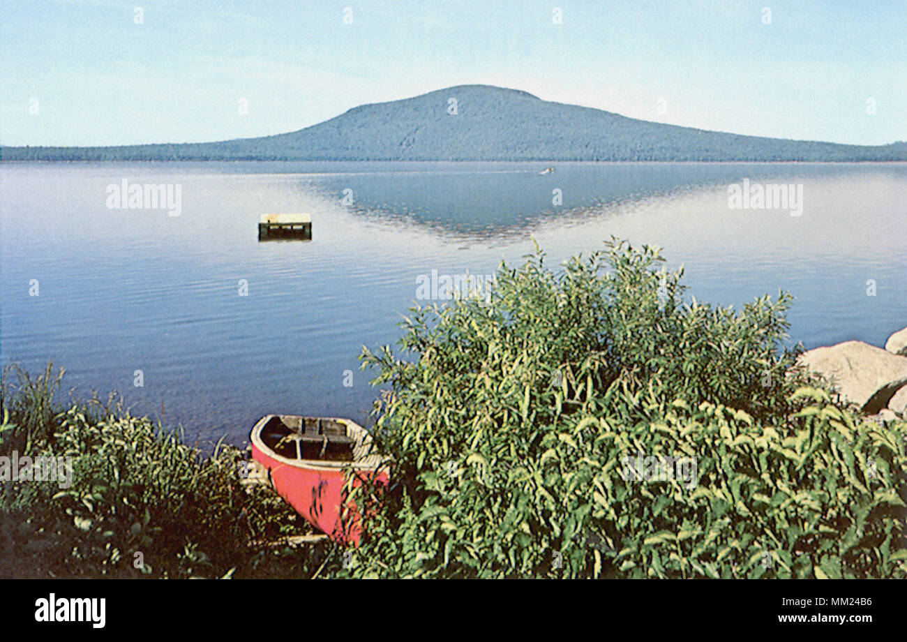 Big Wood Lake & Mount Sally. Jackman. 1969 Stock Photo Alamy