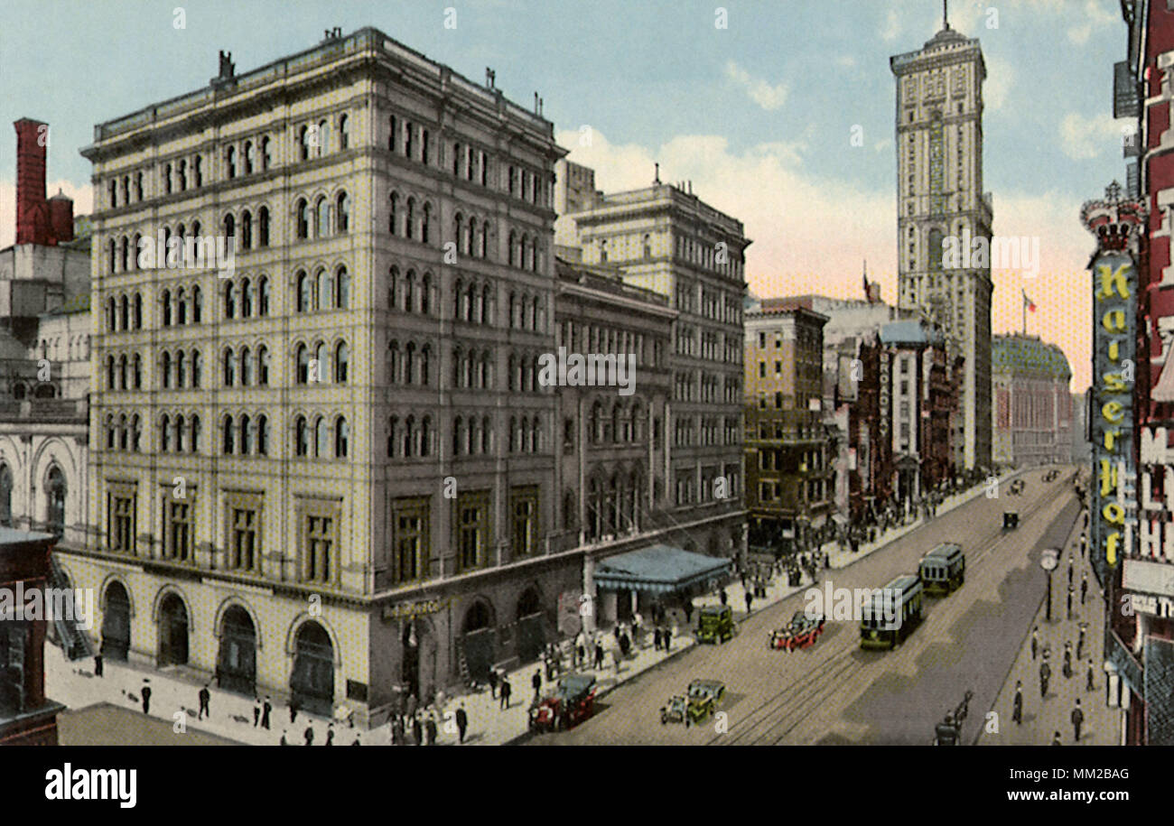 Metropolitan Opera House & Broadway. New York City. 1915 Stock Photo - Alamy