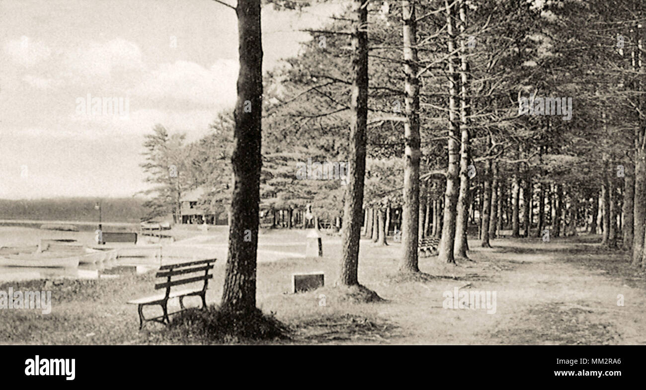 Boat Landing in Wildwood Park. Danielson. 1910 Stock Photo Alamy