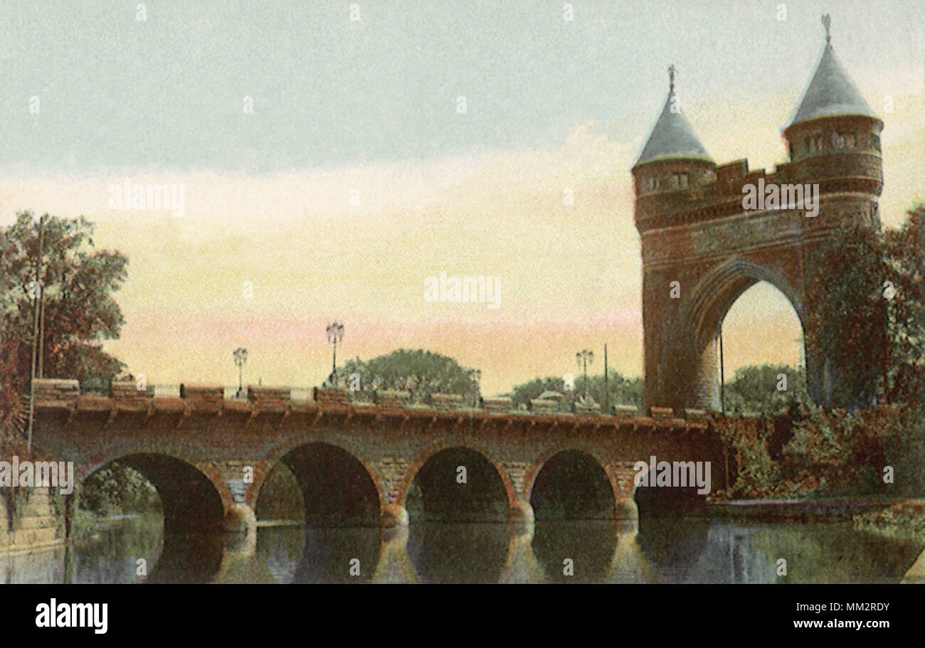 Memorial Arch and Bridge. Hartford.1905 Stock Photo