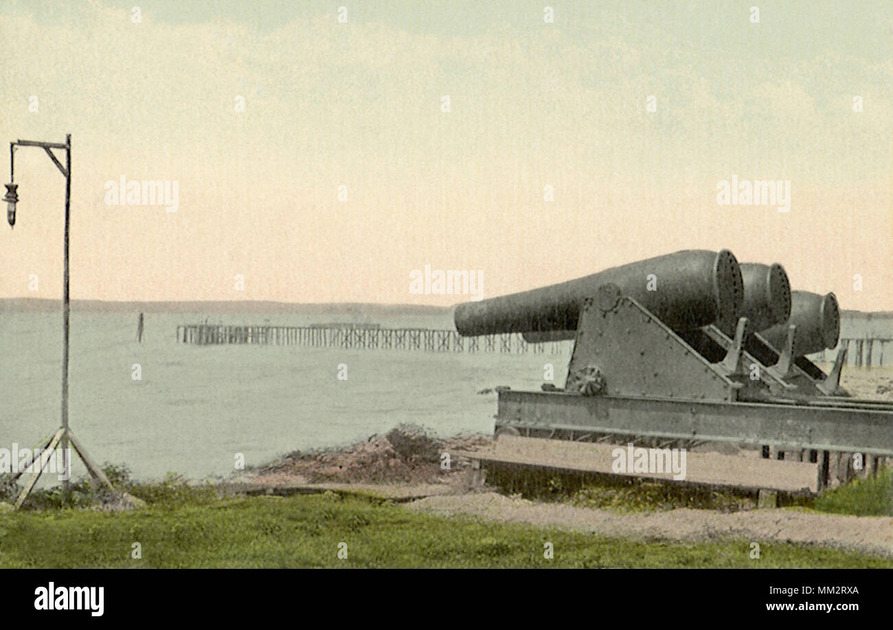 Cannons at Lighthouse Point. East Haven. 1914 Stock Photo