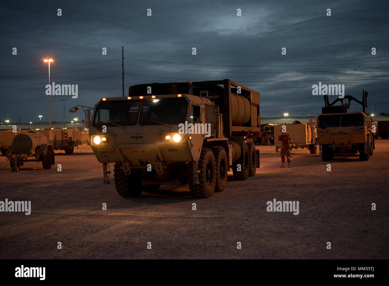 M1120 HEMTT Load Handling System is a heavy tactical truck used by the ...