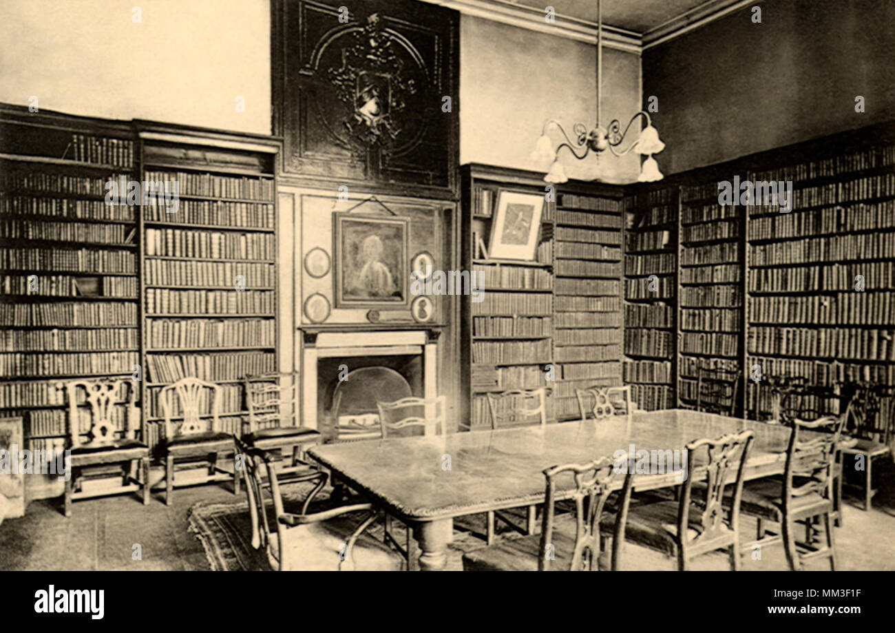 Officer's Library. London. 1930 Stock Photo