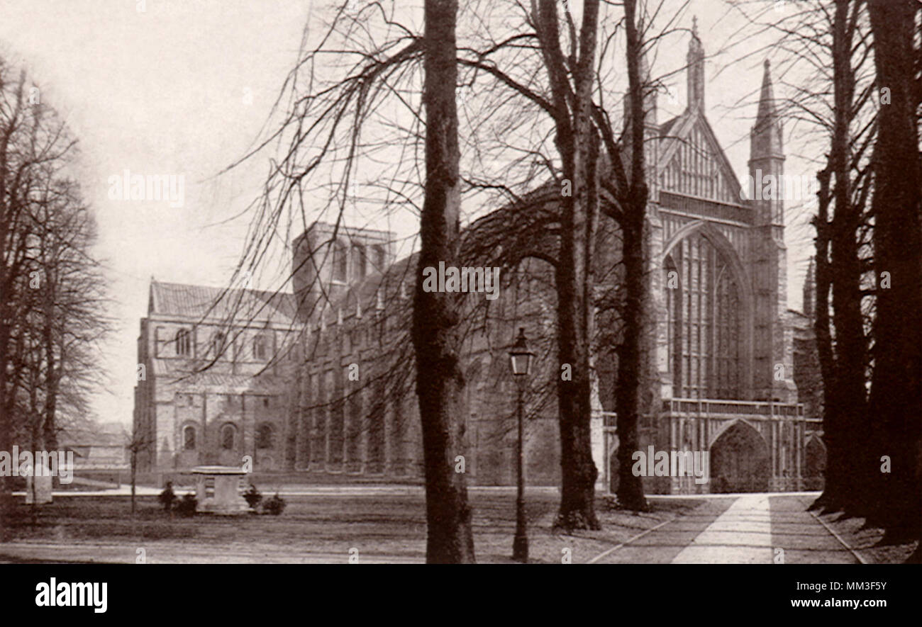 Cathedral and Avenue. Winchester. 1930 Stock Photo