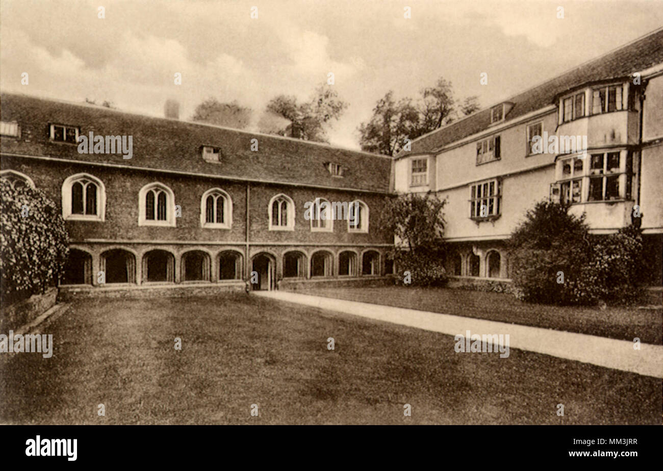 Queen's College Court. Cambridge. 1910 Stock Photo
