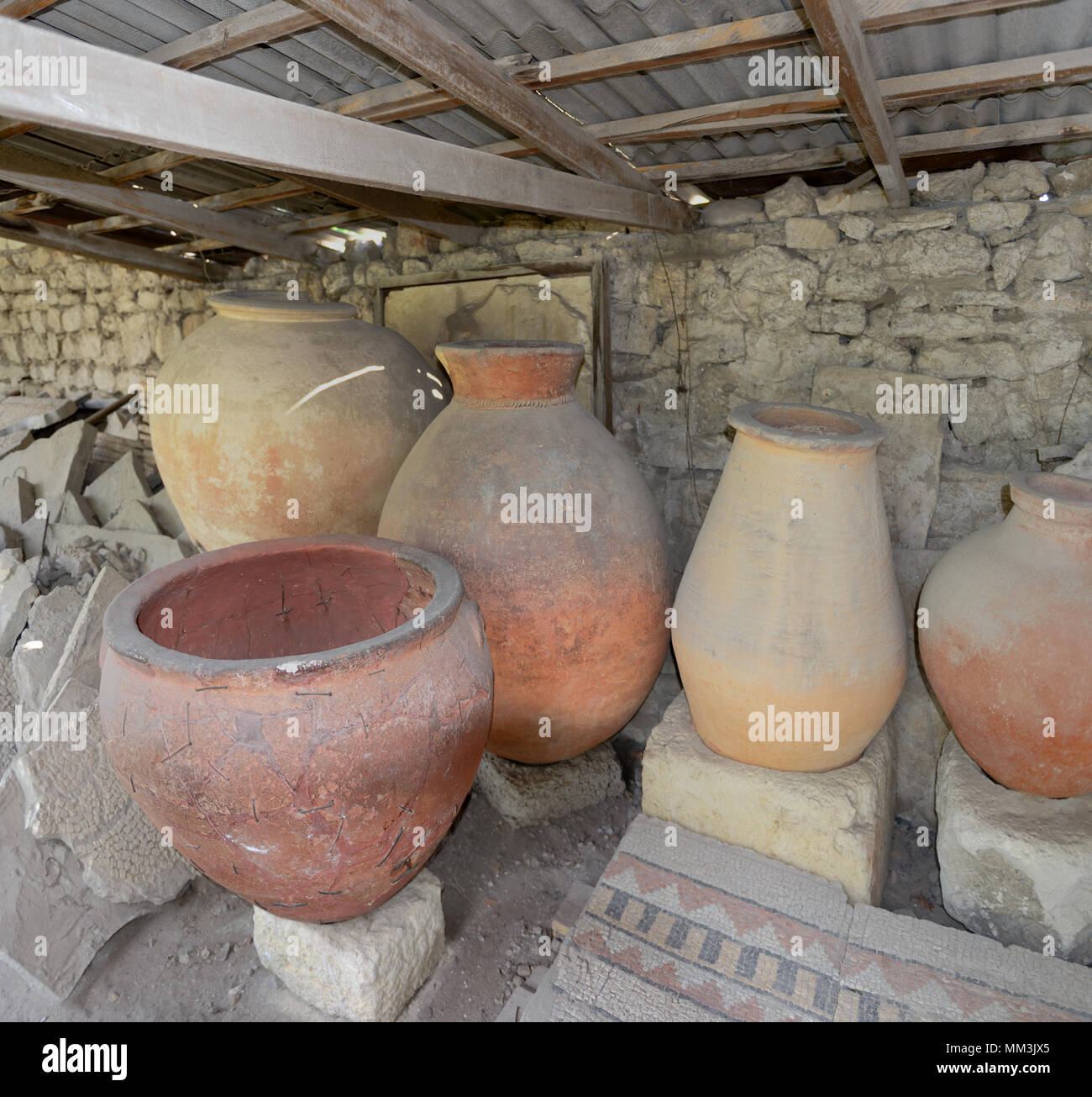 https://c8.alamy.com/comp/MM3JX5/close-up-several-ancient-pithos-under-shade-port-in-chersonesus-sevastopol-crimea-russia-MM3JX5.jpg