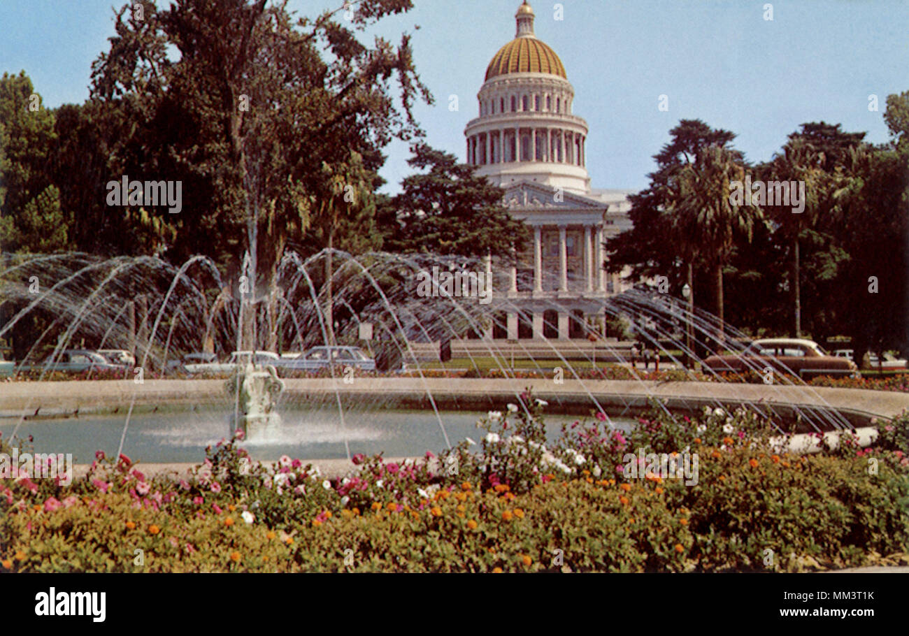 State Capitol & Fountain. Sacramento. 1965 Stock Photo Alamy