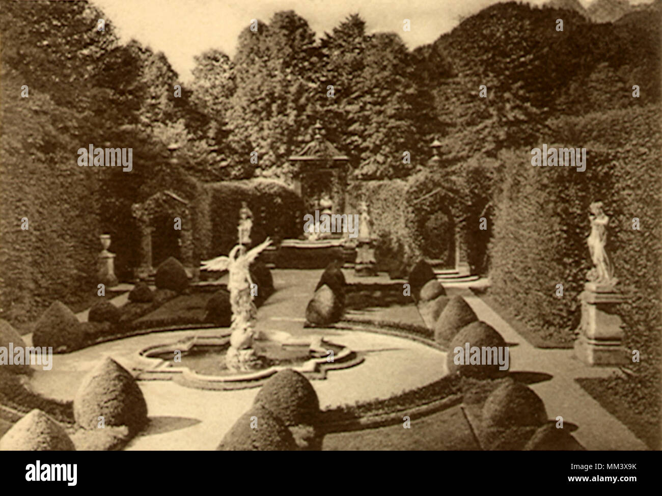 Gardens at Castle. Linderhof. 1930 Stock Photo - Alamy