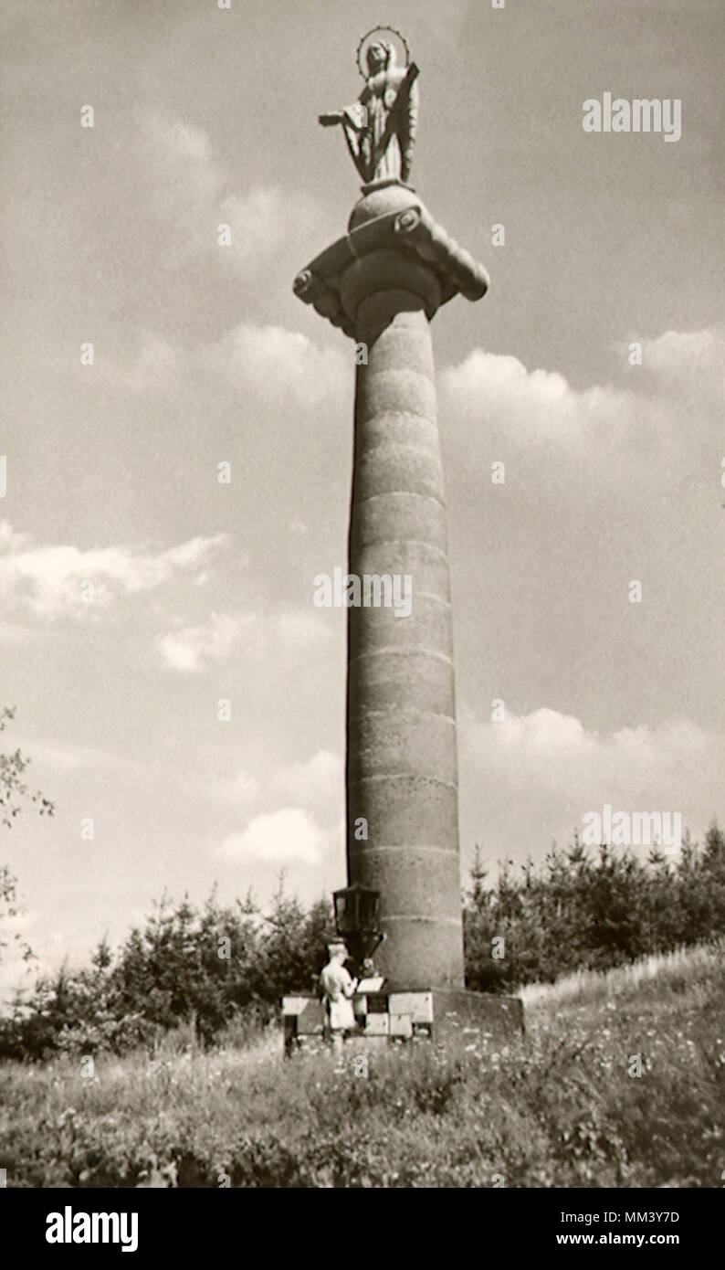 Südwesteifel Mariensäule. Waxweiler. 1960 Stock Photo