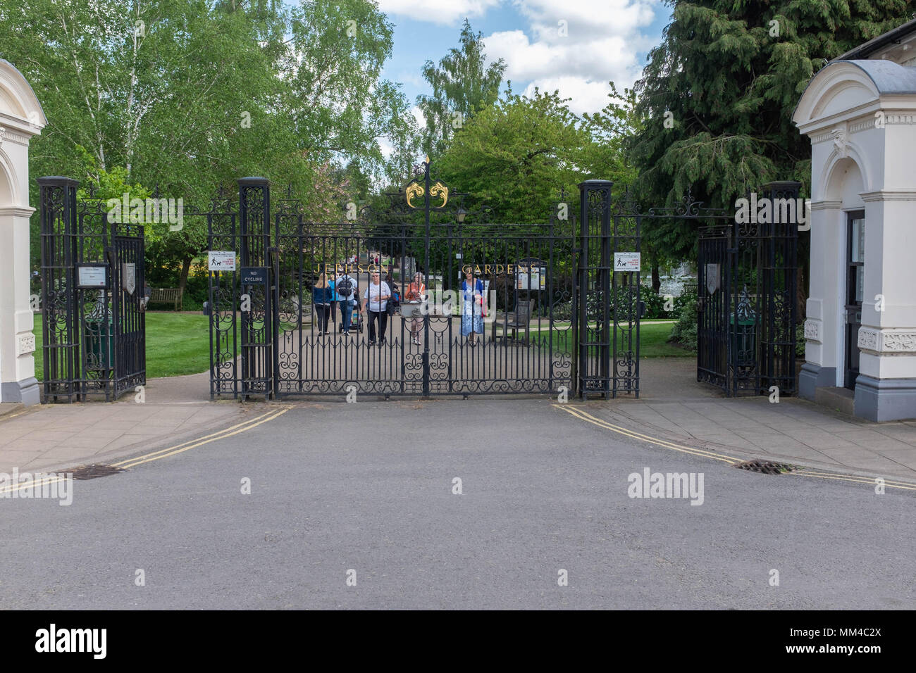 Royal leamington spa hires stock photography and images Alamy
