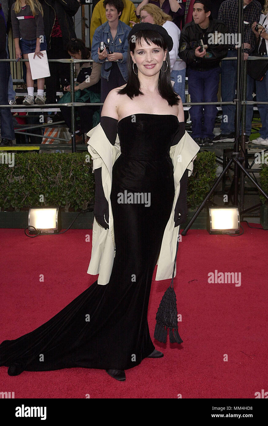 Juliette Binoche  arriving at the SAG Awards, at the Shrine Auditorium in Los Angeles  3/11/01    109 BinocheJuliette02A.JPG109 BinocheJuliette02A Red Carpet Event, Vertical, USA, Film Industry, Celebrities,  Photography, Bestof, Arts Culture and Entertainment, Topix Celebrities fashion /  Vertical, Best of, Event in Hollywood Life - California,  Red Carpet and backstage, USA, Film Industry, Celebrities,  movie celebrities, TV celebrities, Music celebrities, Photography, Bestof, Arts Culture and Entertainment,  Topix, vertical, one person,, from the year , 2001, inquiry tsuni@Gamma-USA.com Fas Stock Photo