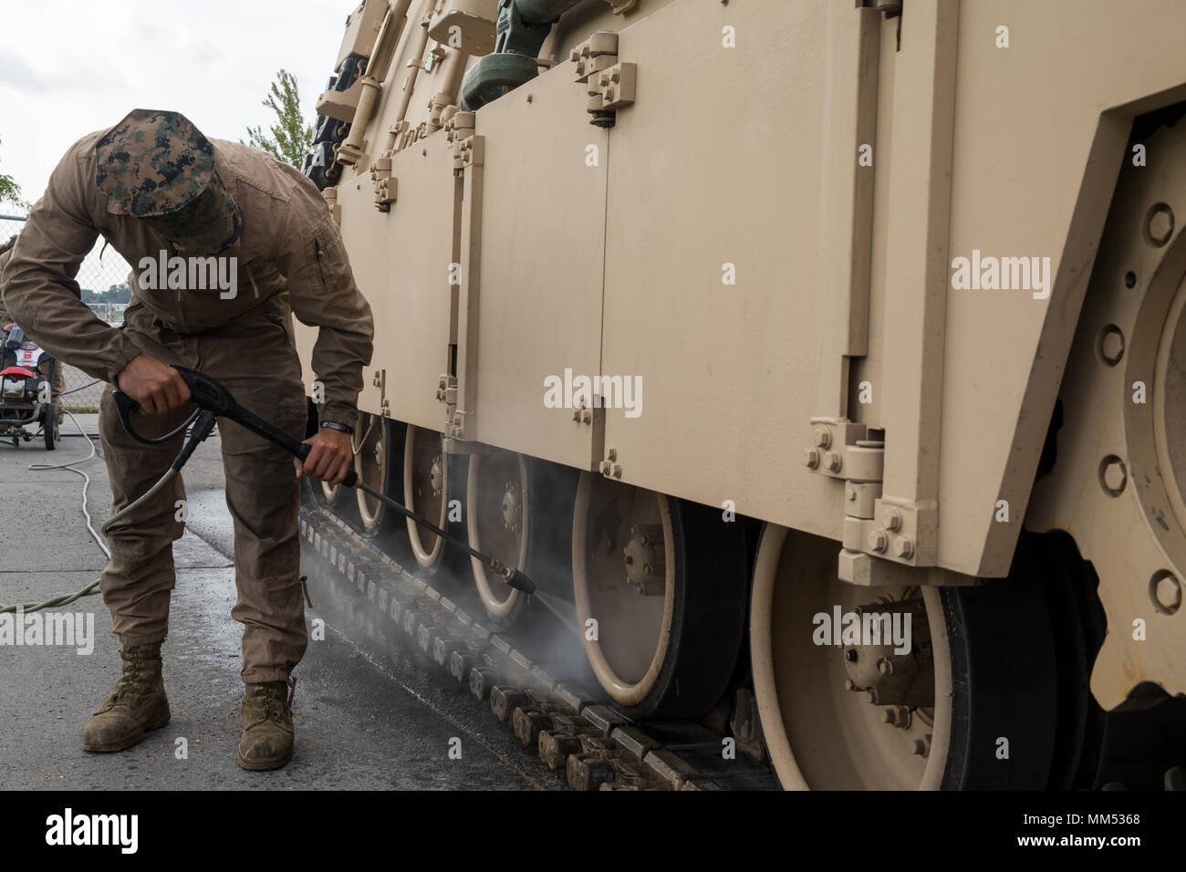 U.S. Marine Corps Lance Cpl. Phil Leczo, main battle tank technician, 4th Tank Battalion, U.S. Marine Corps Forces Reserve, washes an M88-A2 Hercules Armored Recovery Vehicle for Marine Week Detroit, Sept., 5, 2017. Marine Week Detroit is an opportunity to connect with the people of the greater Detroit area, and thank them for their support. (U.S. Marine Corps photo by Lance Cpl. Danny Gonzalez) Stock Photo