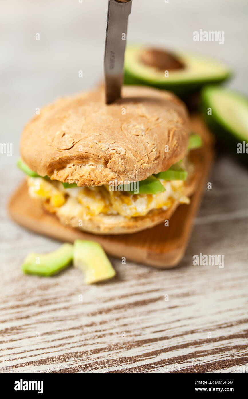 Avocado and egg sandwich Stock Photo - Alamy