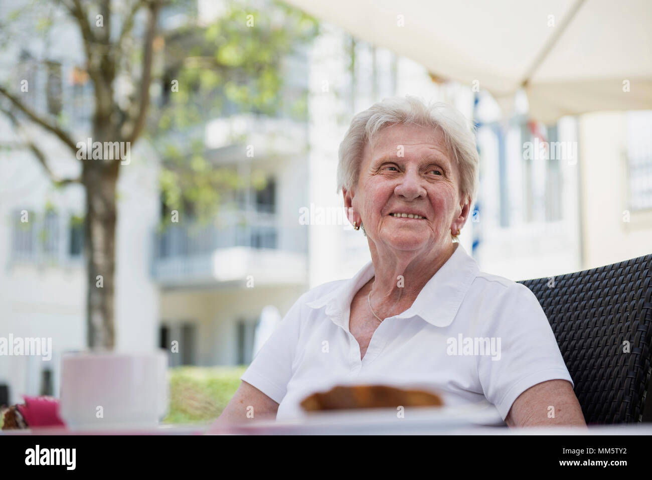 Senior sitting coffee table hi-res stock photography and images - Alamy