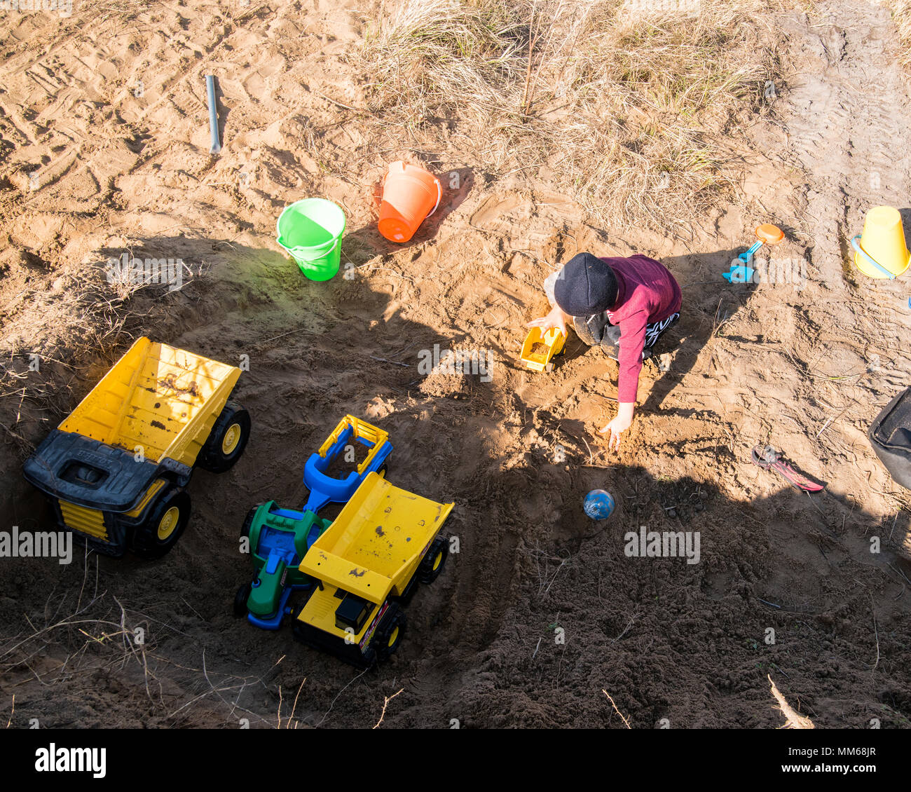Dirt pile hi-res stock photography and images - Alamy