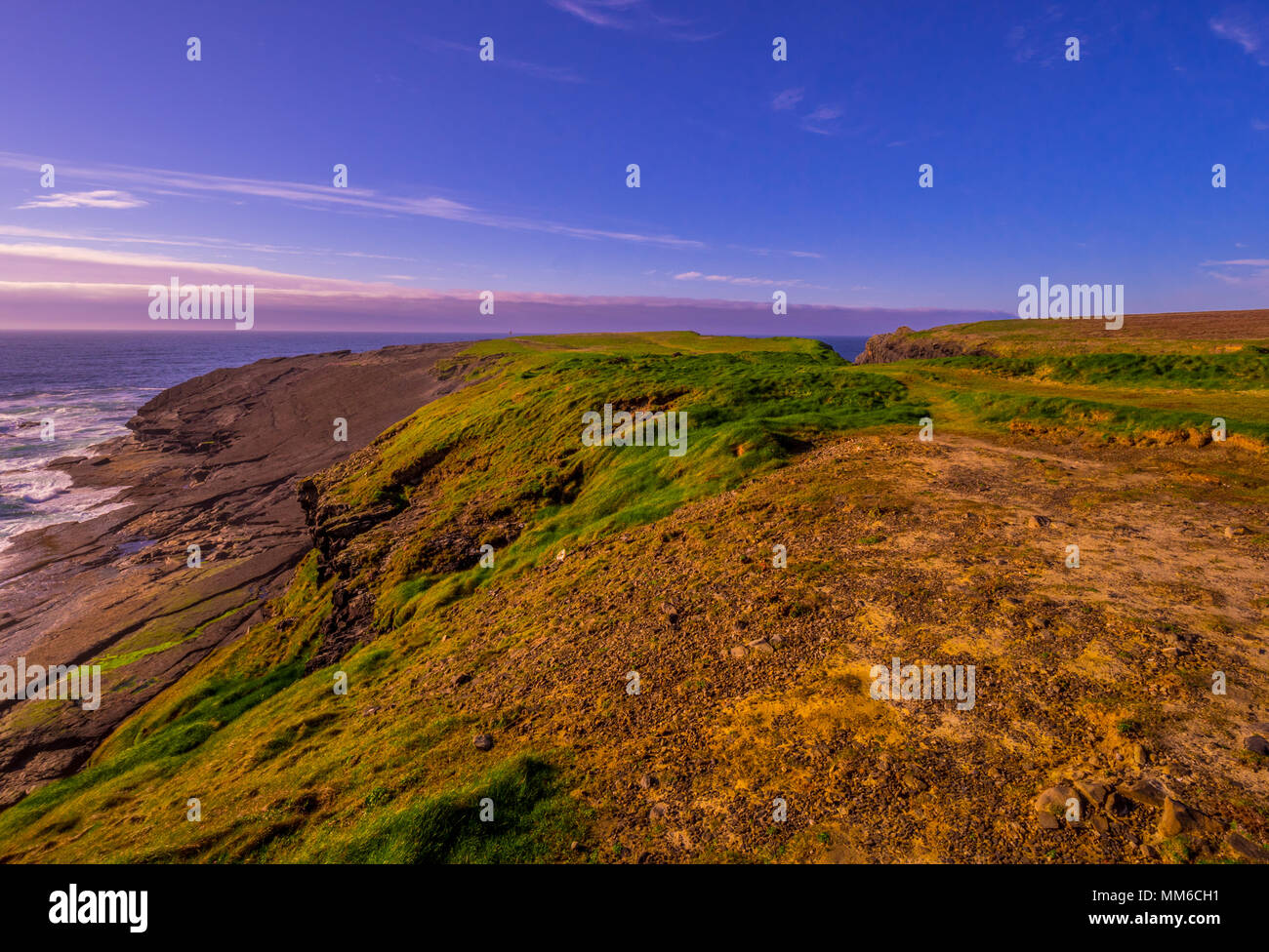 Kilkee Wonderful cliffs kilkee irish west hi-res stock photography and images ...