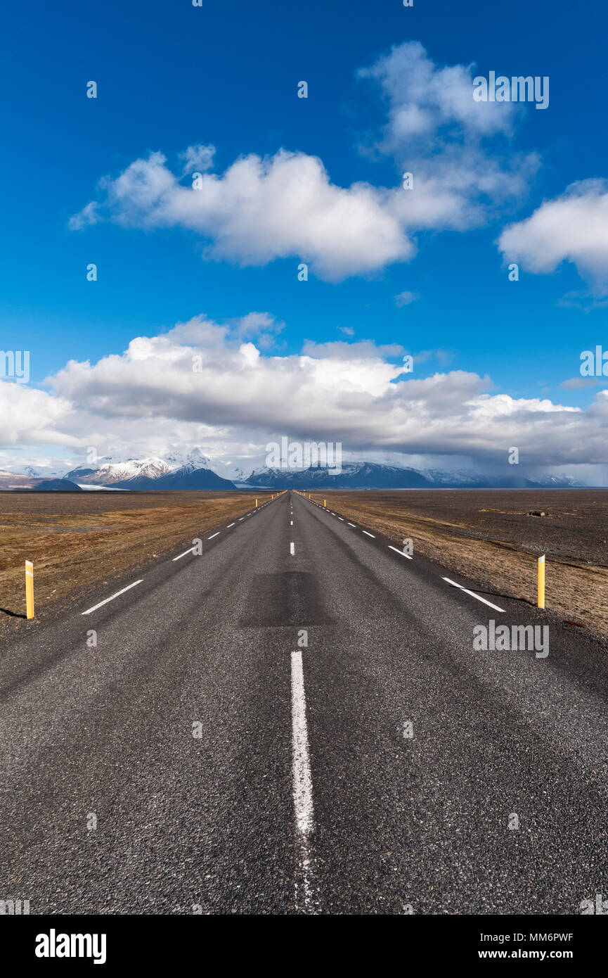 South Iceland. The empty Ring Road (Route 1 or Hringvegur) looking towards Skaftafell and the snow-capped mountains of the Vatnajökull National Park Stock Photo