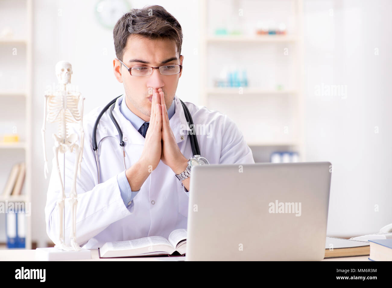 Joint knowledge online hi-res stock photography and images - Alamy