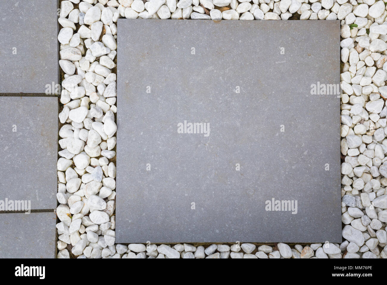Detail Of Symphony Vitrified Paving Slab Path With White Pebbles Credits Design By Zinnia Garden Design Construction By 4 Life Landscapes Stock Photo Alamy