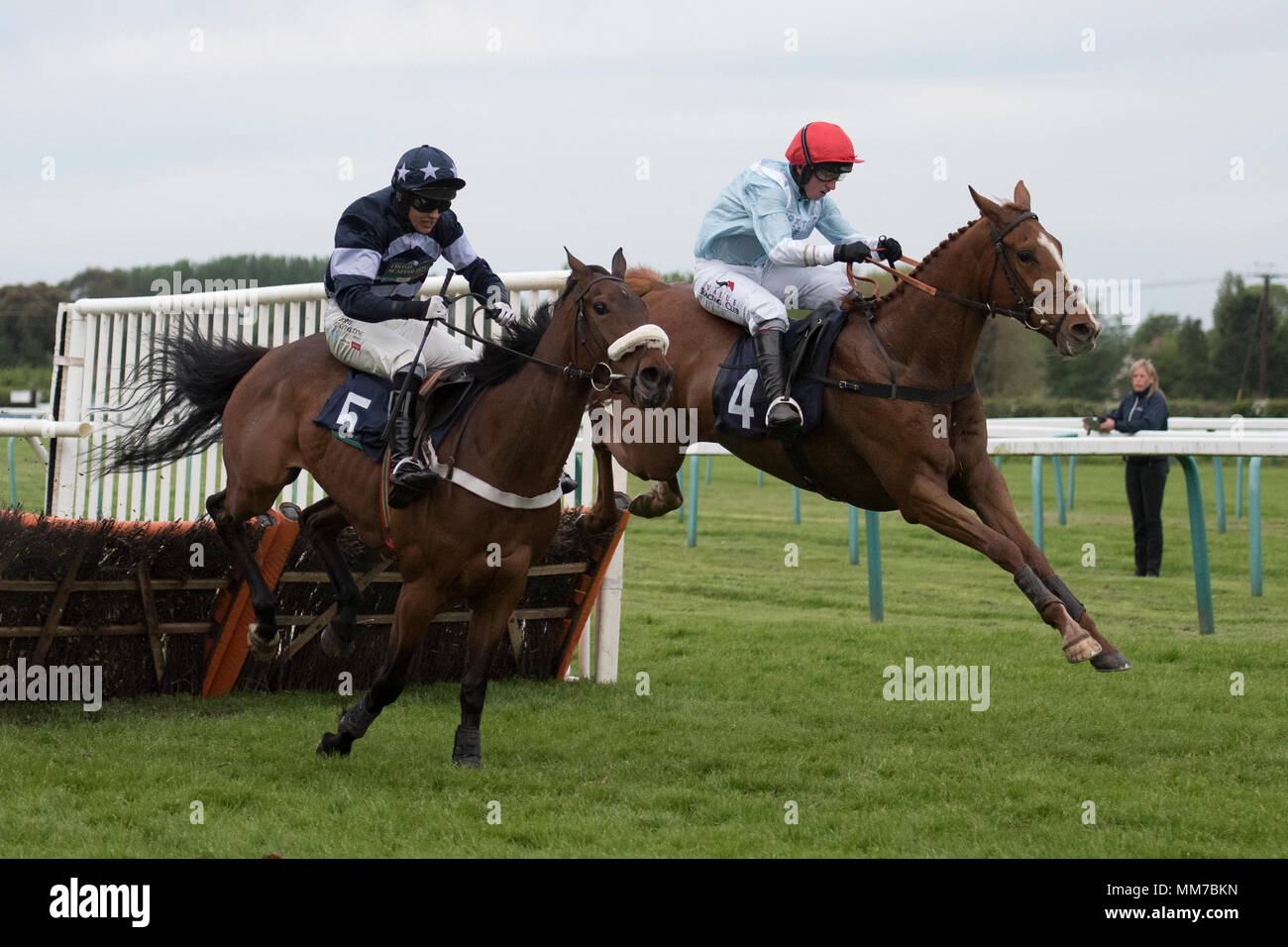 Fontwell, UK 9th May 2018 Stole the Show and Charlie Hammond (farside) heads Present Destiny and Daniel Samson at the last on way to winning the myracing.com for free bets and free tips conditional jockeys handicap hurdle Credit: Michael Stevens/Alamy Live News Stock Photo