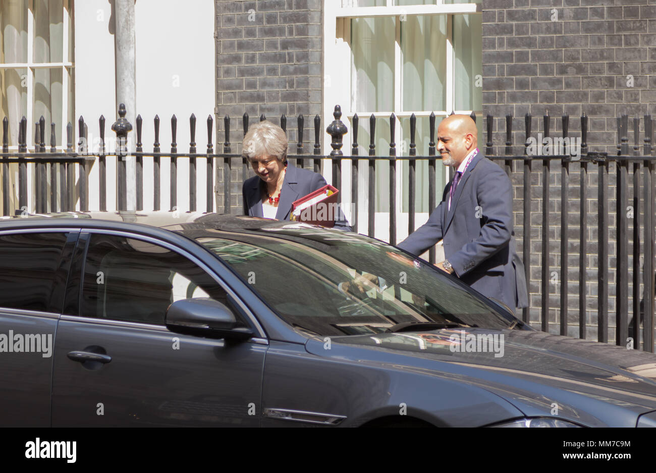 London, UK. 9th May, 2018. Prime Minister, Theresa May leaving Number 10 Downing Street on her way to the Houses Of Parliament, Wednesday 9th May 2018. Credit: Andy Morton/Alamy Live News Stock Photo