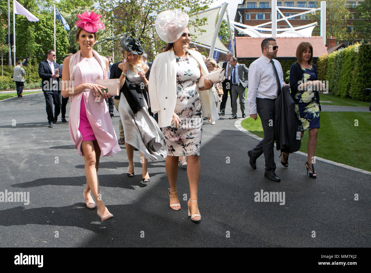 Boodles May Festival, Ladies Day Chester Races. Chester, UK. 10th May 2018.  Ladies Day gets under way in fine style on the second day of the Boodles May Festival at the Chester racecourse.  High spirits and fine fashions were the order of the day as racegoers flocked in to this fabulous event on the horse racing calendar in the beautiful city of Chester.  Credit: Cernan Elias/Alamy Live News Stock Photo