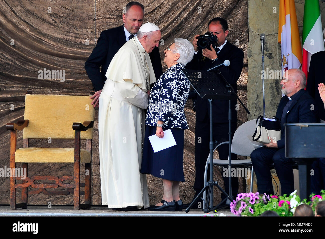 LOPPIANO, ITALY 11 MAY 2018 - POPE FRANCIS ON LOPPIANO VISIT, THE CITADEL  OF MOVEMENT OF THE FOCOLARS - IN THE PHOTO: POPE FRANCESCO SALUTA MARIA  VOCE, PRESIDENT OF THE MOVEMENT OF