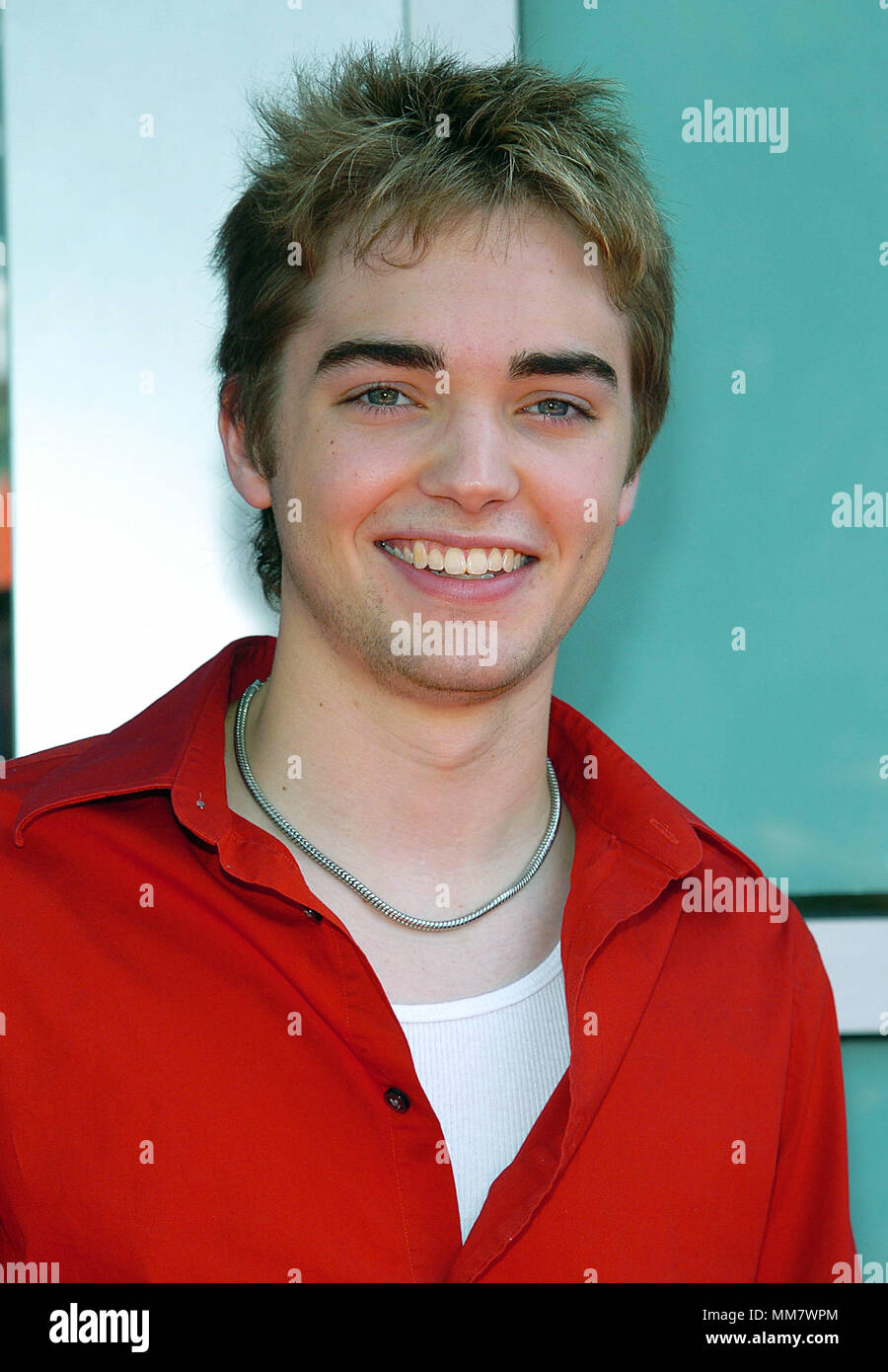 Drew Tyler Bell arriving at the Sleepover Premiere at the Arclight Theatre in Los Angeles. June 27, 2004. BellDrewTyler069 Red Carpet Event, Vertical, USA, Film Industry, Celebrities,  Photography, Bestof, Arts Culture and Entertainment, Topix Celebrities fashion /  Vertical, Best of, Event in Hollywood Life - California,  Red Carpet and backstage, USA, Film Industry, Celebrities,  movie celebrities, TV celebrities, Music celebrities, Photography, Bestof, Arts Culture and Entertainment,  Topix, headshot, vertical, one person,, from the year , 2004, inquiry tsuni@Gamma-USA.com Stock Photo