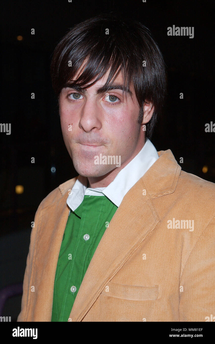 Jason Schwartzman arriving at the premiere of Slackers at the Hollywood Galaxy Theatre in Los Angeles. January 29, 2002. SchwartzmanJason10.jpgSchwartzmanJason10 Red Carpet Event, Vertical, USA, Film Industry, Celebrities,  Photography, Bestof, Arts Culture and Entertainment, Topix Celebrities fashion /  Vertical, Best of, Event in Hollywood Life - California,  Red Carpet and backstage, USA, Film Industry, Celebrities,  movie celebrities, TV celebrities, Music celebrities, Photography, Bestof, Arts Culture and Entertainment,  Topix, headshot, vertical, one person,, from the year , 2001, inquir Stock Photo