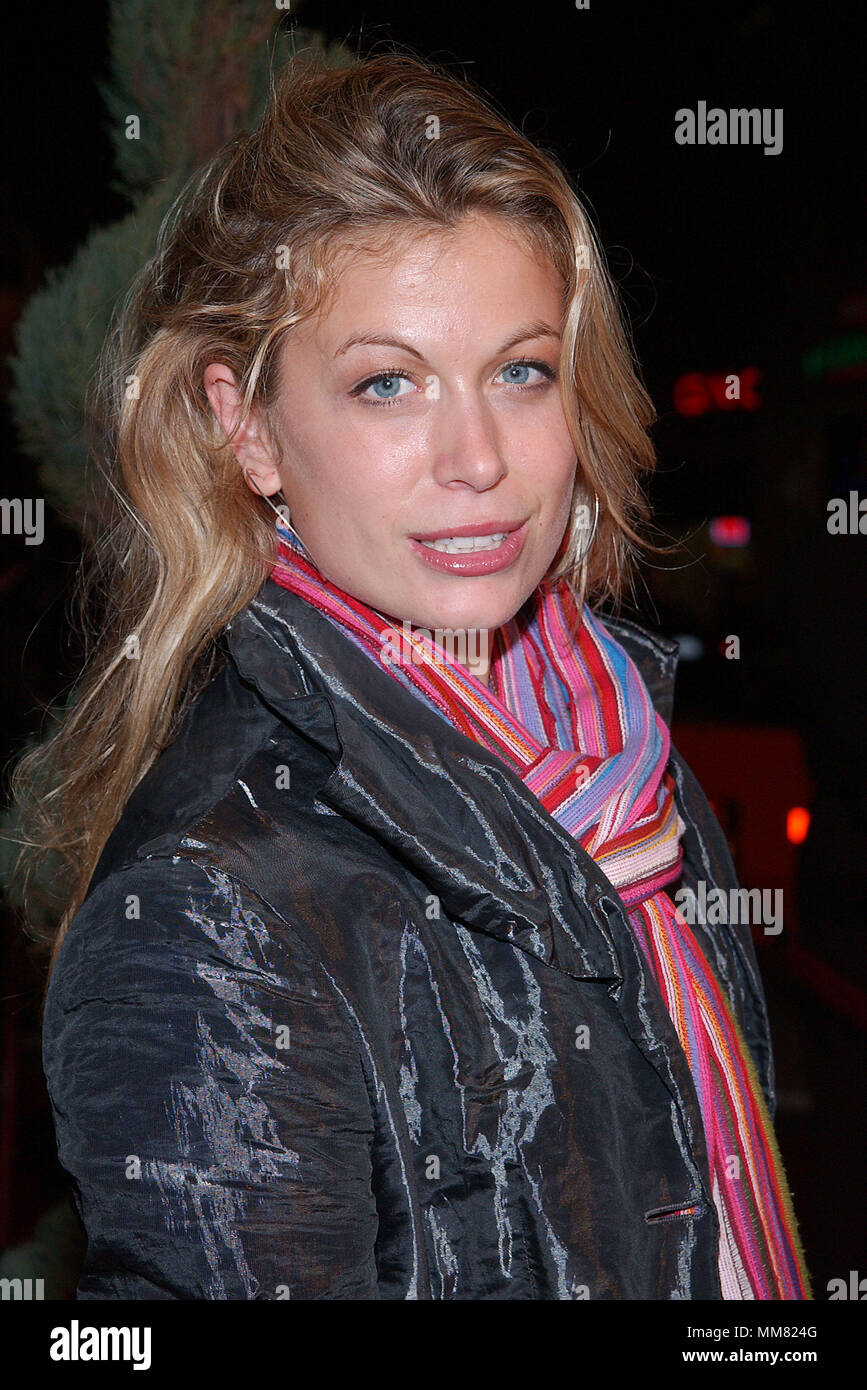 Sonya Walger Mind Of A Married Man Arriving At The Premiere Of